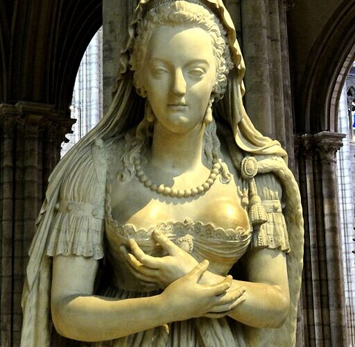 Monument funéraire de Louis XVI et de Marie-Antoinette à la Basilique Saint-Denis: statue de Marie Antoinette. Œuvre de Edme Gaulle et de Pierre Petitot en 1830.